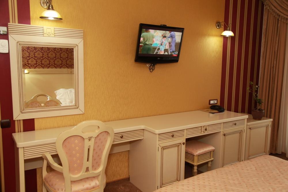 Hotel Majestic Iasi Extérieur photo