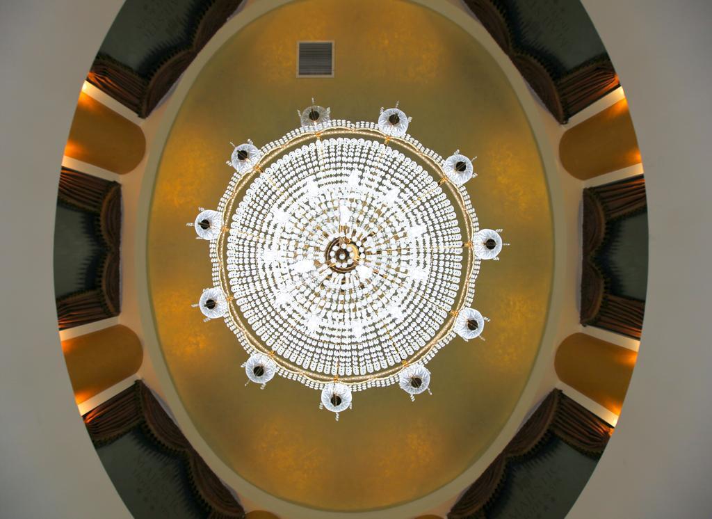 Hotel Majestic Iasi Extérieur photo