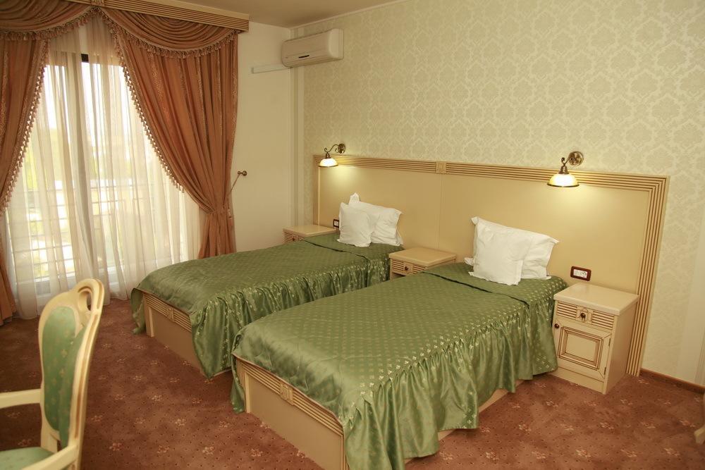 Hotel Majestic Iasi Extérieur photo