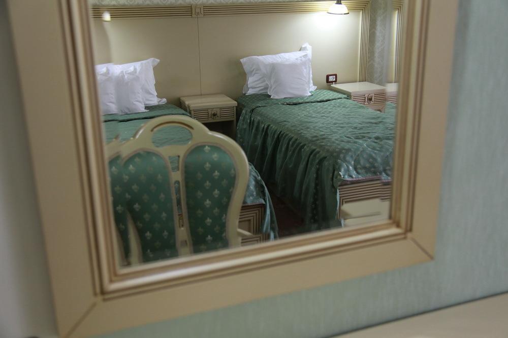 Hotel Majestic Iasi Extérieur photo