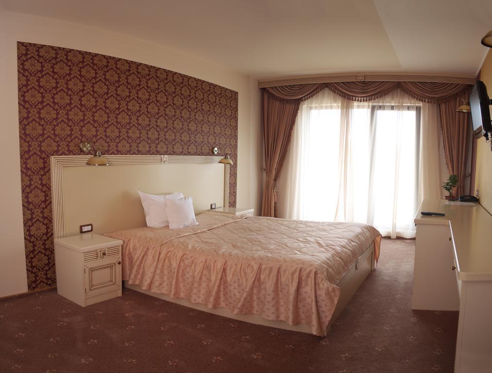 Hotel Majestic Iasi Extérieur photo