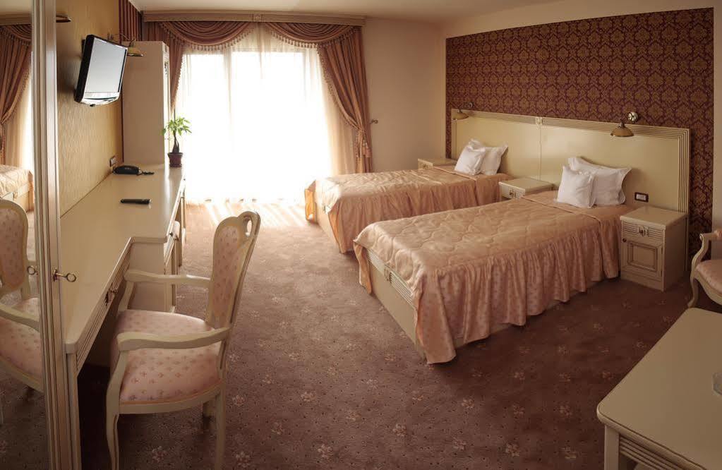 Hotel Majestic Iasi Extérieur photo